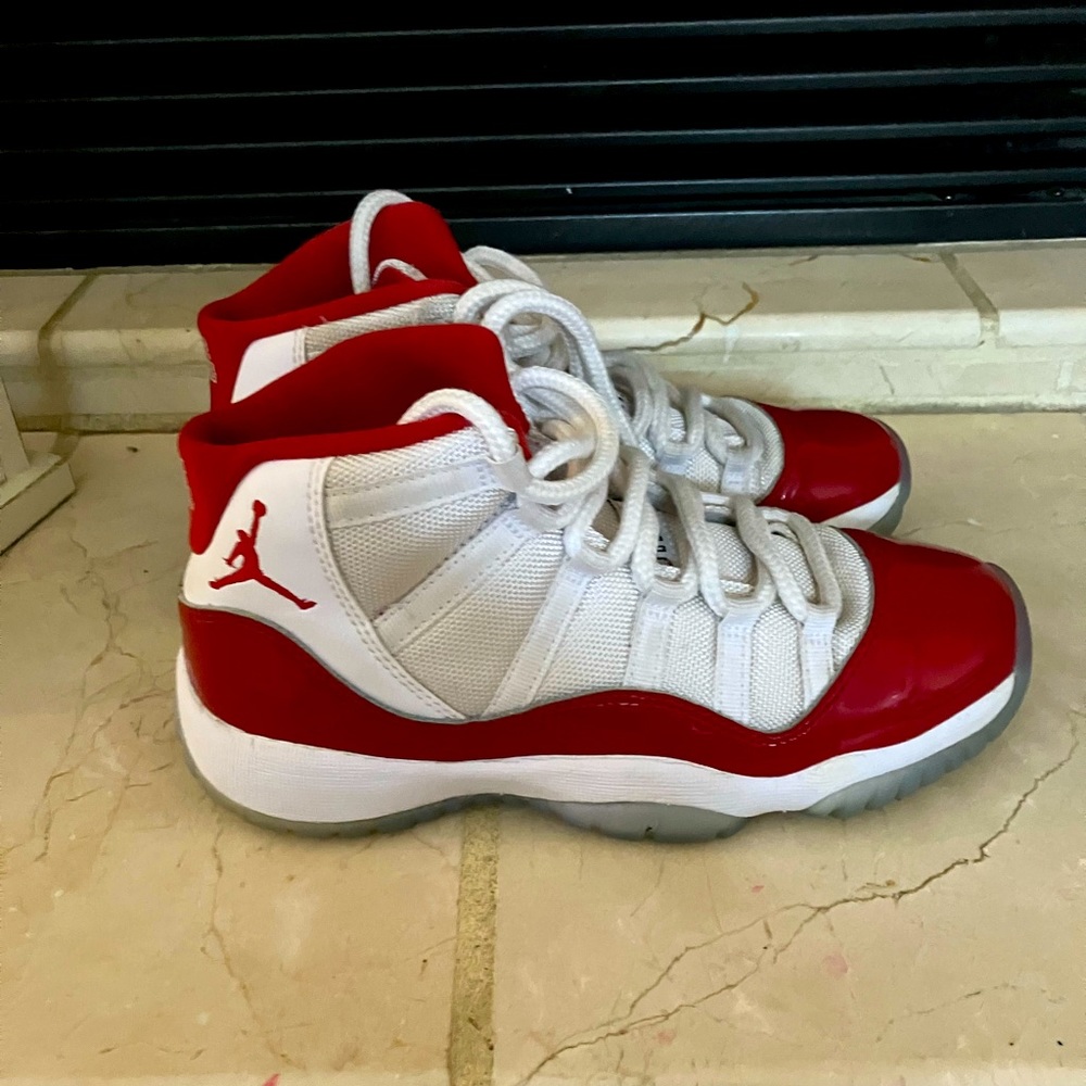 Jordan 11 retro Cherry